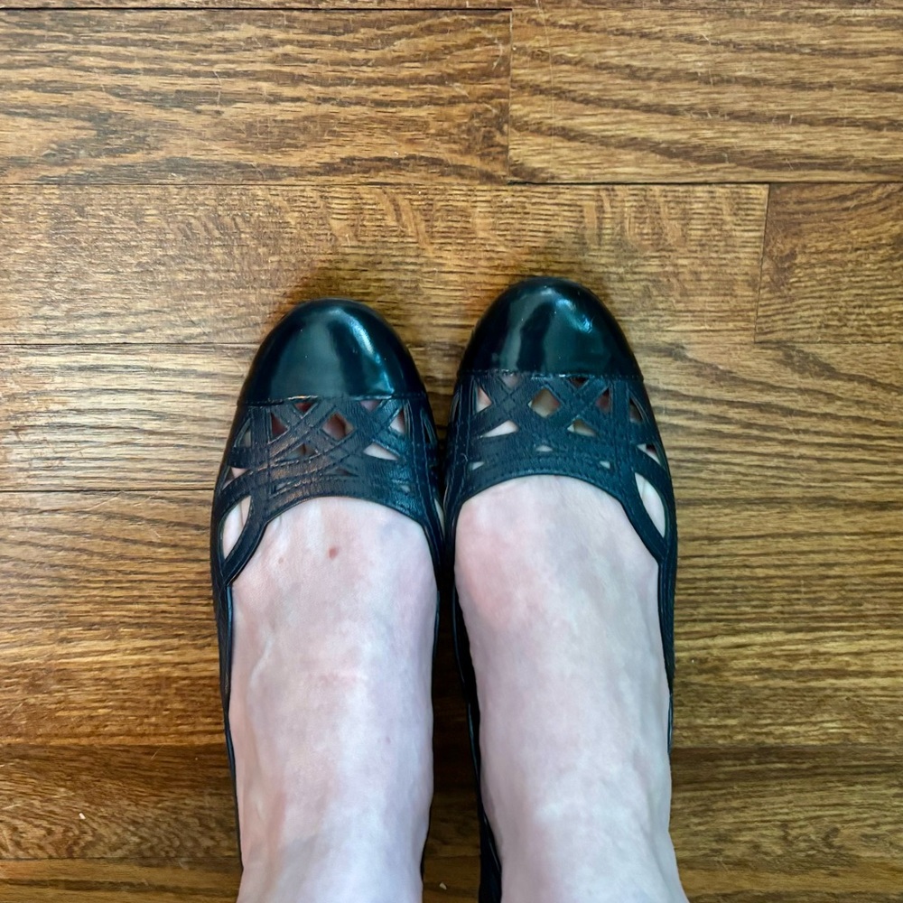 Tod's Navy Cutout Women's Heels - Picture 16 of 16